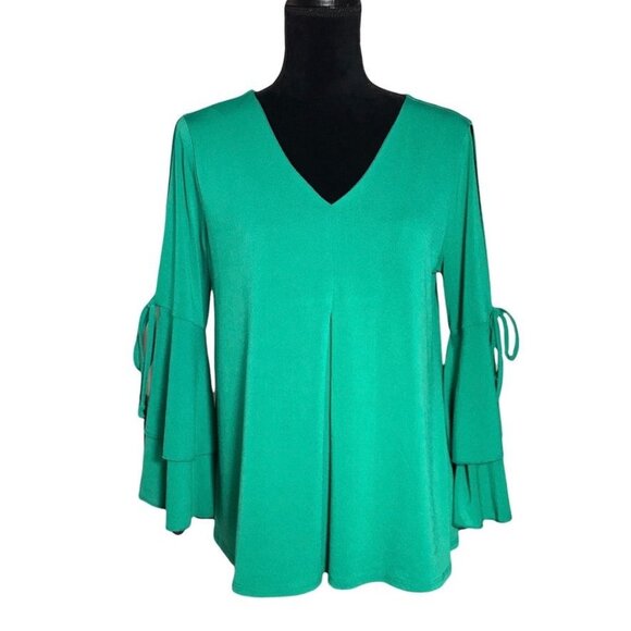 Cupio Tiered Cold Shoulder Sleeve V-Neck Blouse in Green - Size Medium - Picture 1 of 6